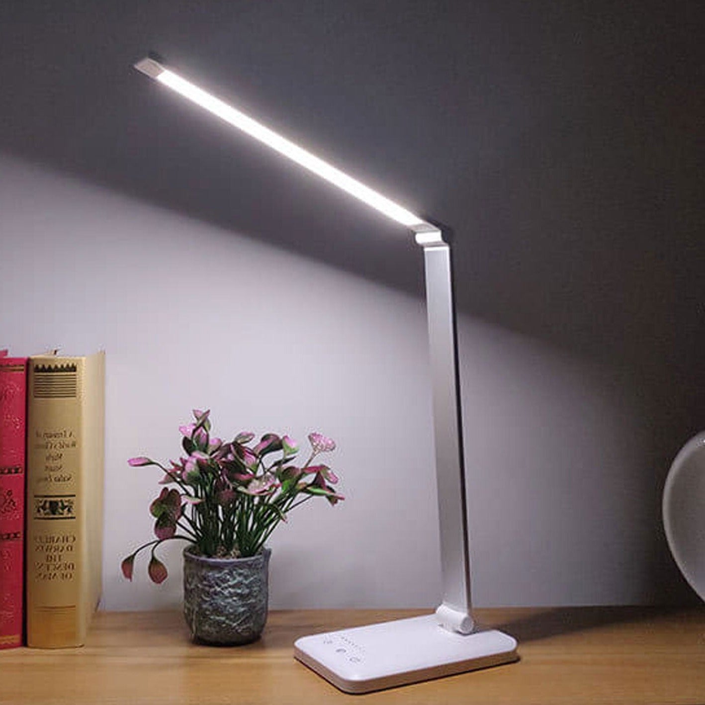 Collapsible Wireless Rechargeable LED Eye Protection Desk Lamp