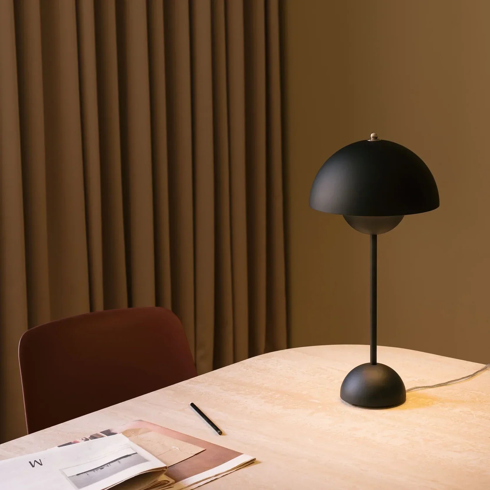 Black Truffle table lamp