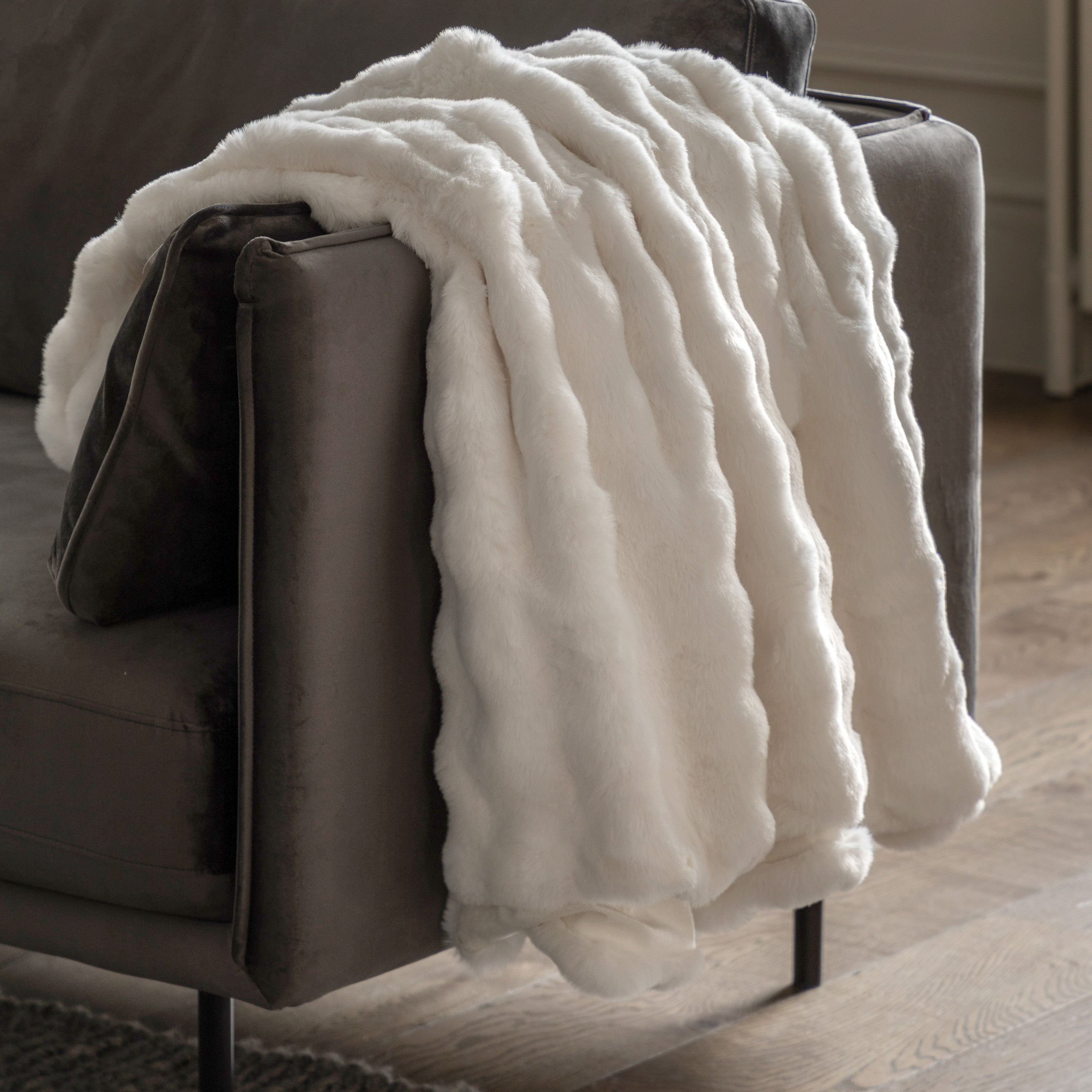 Bonbon Faux Rabbit Throw